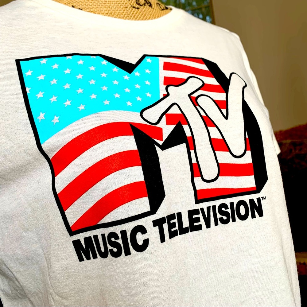 XXXL - MTV New Women crop top tee in a light cream color. (COPY)